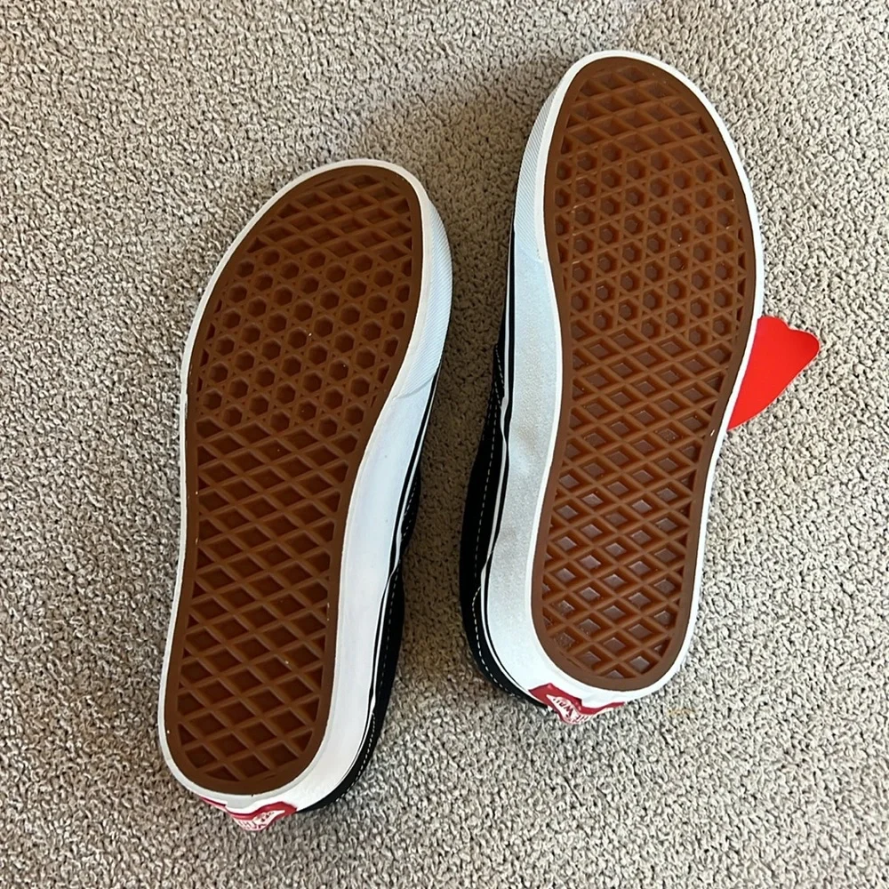 Vans Black and White Classic Slip-On Shoes - Size - Men’s 4.5 / Women’s 6.0 NWT - Picture 5 of 14